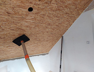 Zateplení šikmin střechy nástavby pomocí foukané izolace